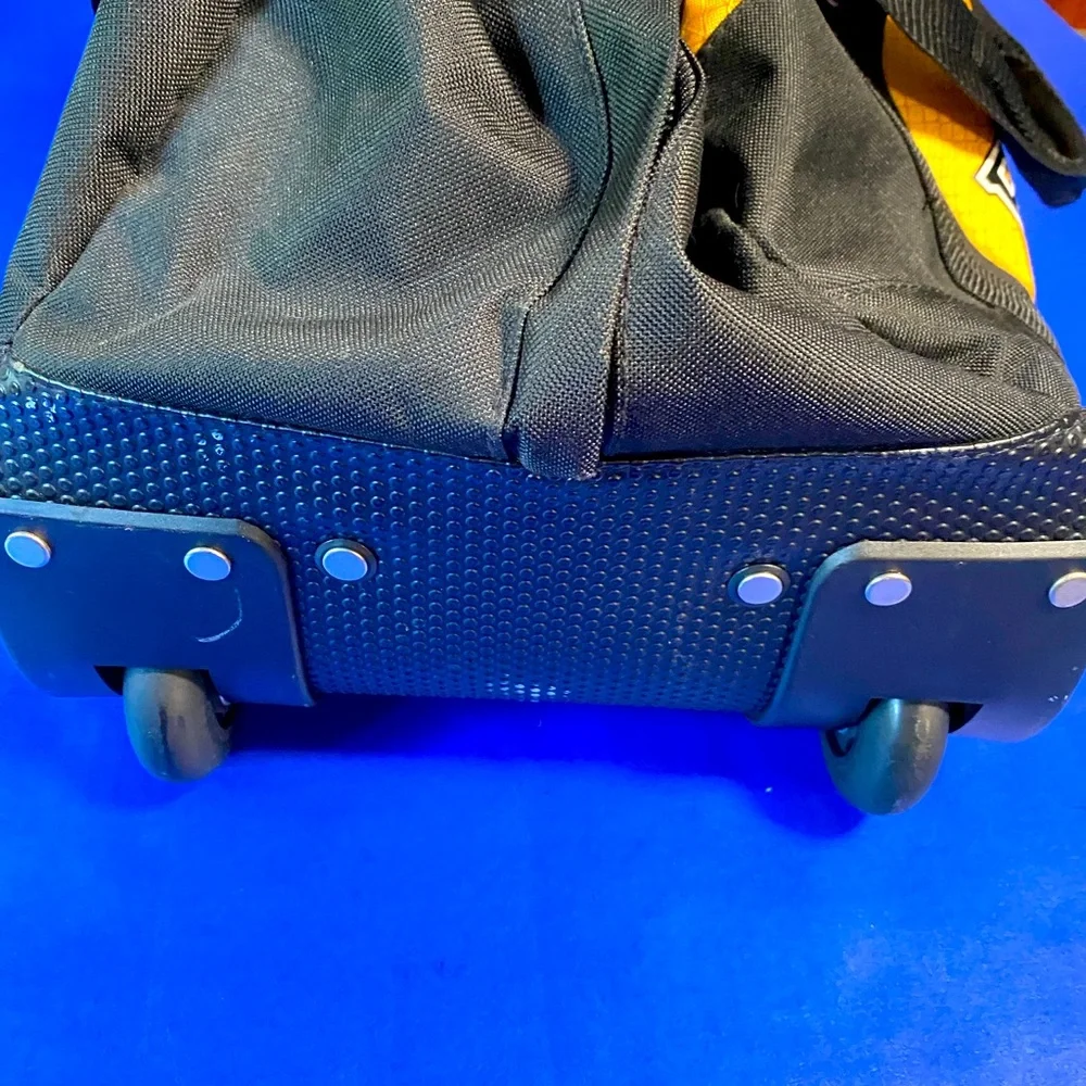 NHL BOSTON BRUINS Hockey Rolling Duffel Bag/ Carry On, 22”Lx11.5”Wx13”H